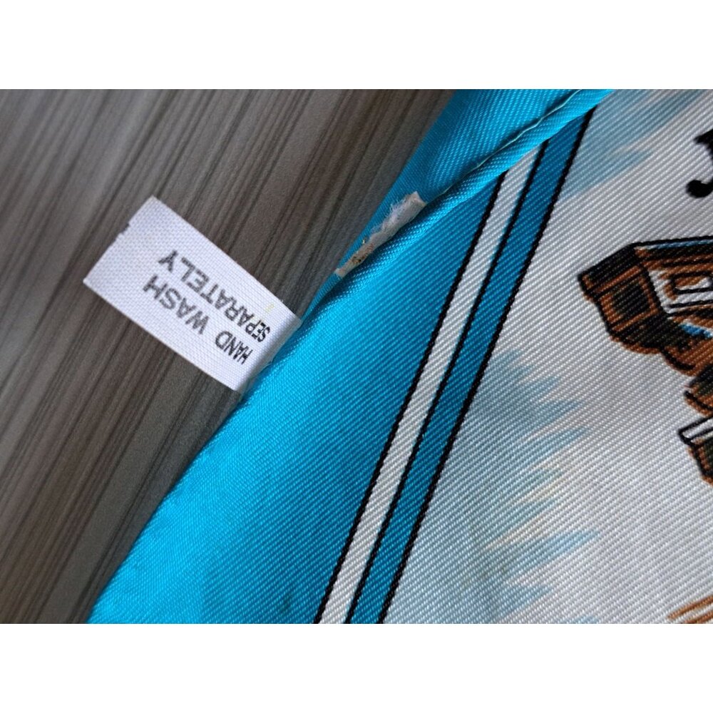 Vintage 1970's London Souvenir Silk Scarf Featuring Iconic Landmarks & Scenes Bl - Picture 6 of 9